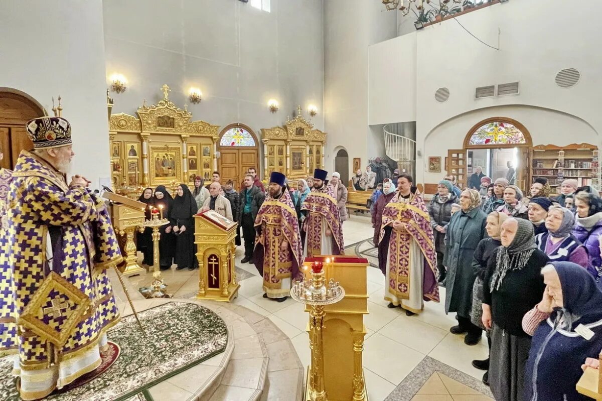 храм в микрорайоне. владимирский храм балашиха. служба в храме серафима саровского в балашихе. служба церковь балашиха. военный храм в подмосковье.