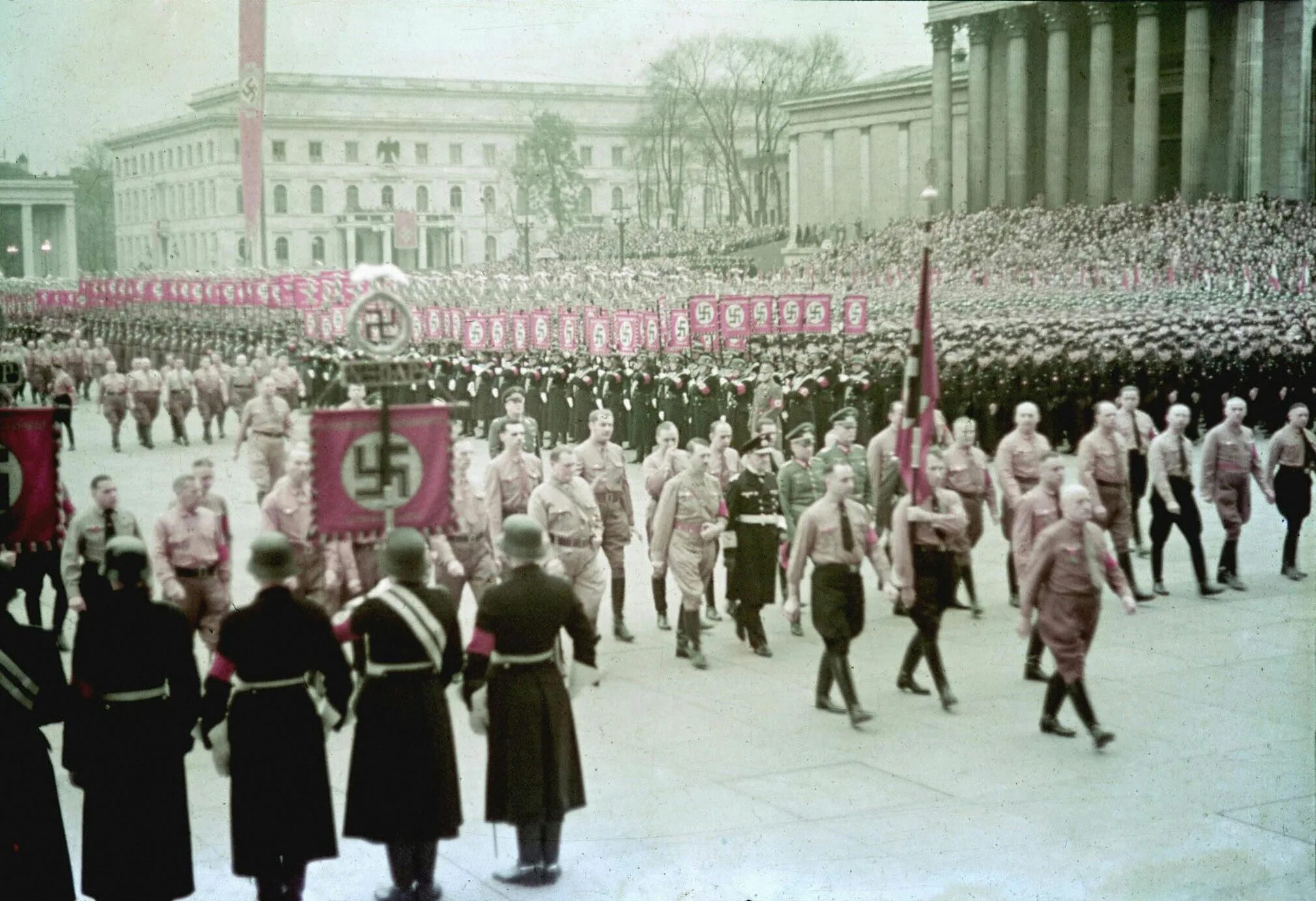 Фашистская германия парад. Берлин 1938 Германия Гитлера. Парад третьего рейха в цвете. Парад в нацистской Германии.