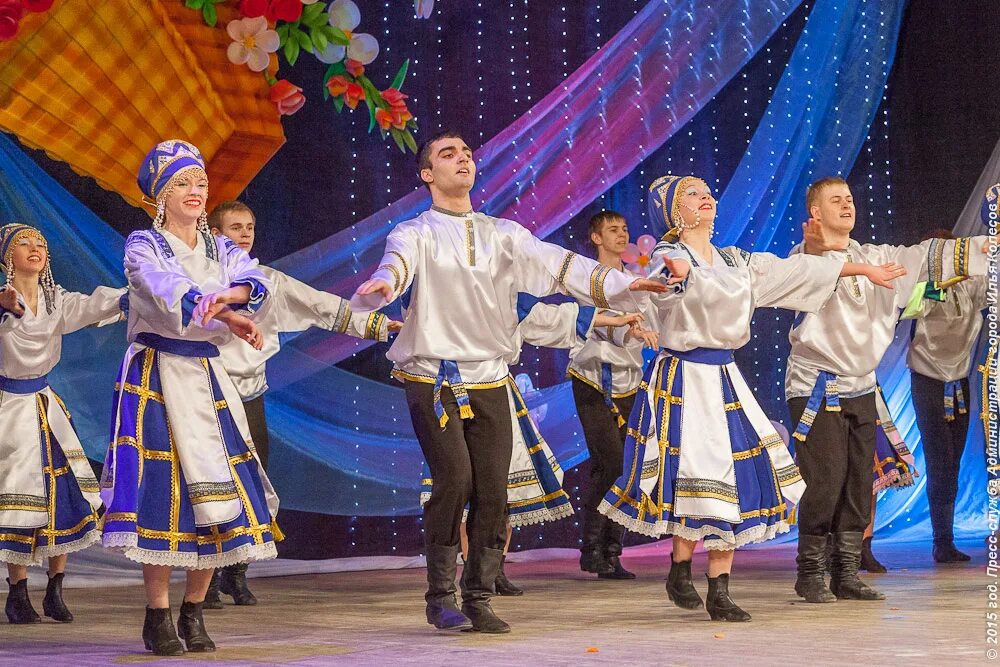 Дк гагарина нижний тагил. Рудник 3 интернационала нижнего тагила. Национальных культур нижний тагил. Дворец национальных культур нижний тагил. Национальных культур нижний тагил.