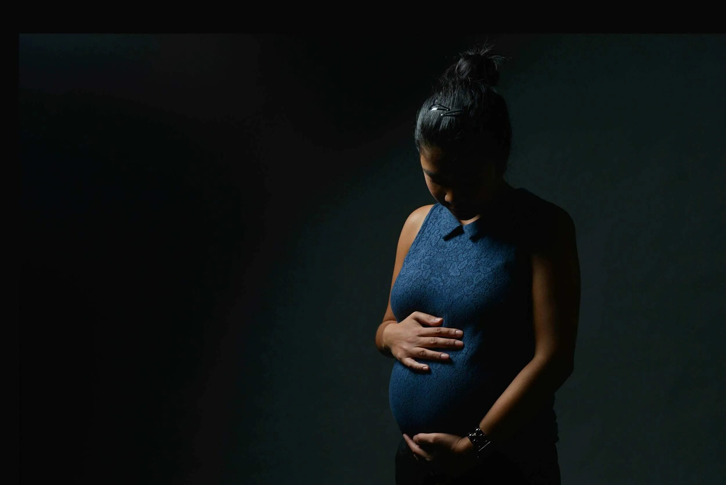 A person talking to a therapist. Почему раздражает беременность. Почему при беременности бесят все. Почему раздражает беременность. Визуализация беременности.