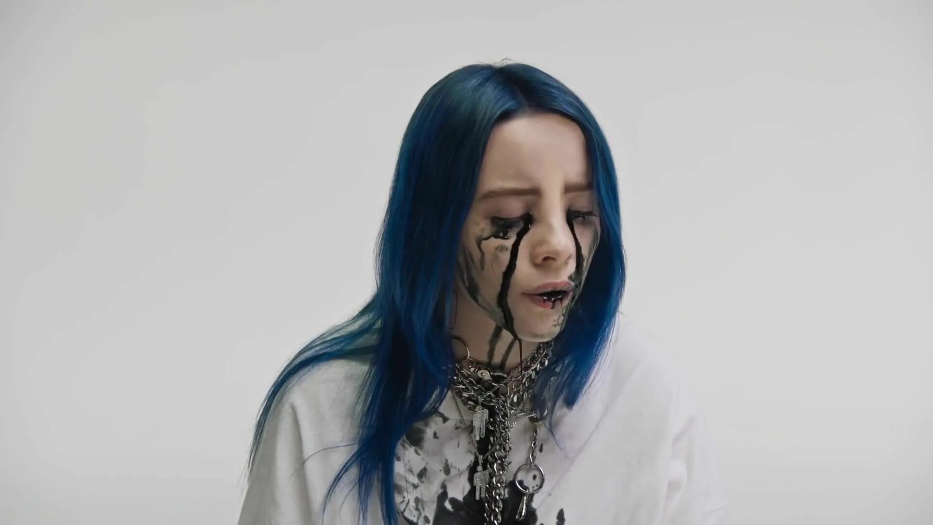 Billie eilish over. Билли Айлиш when the Party's over. Билли Айлиш с черными волосами. Билли Айлиш с черными слезами. Билли Айлиш вен зе пати овер.