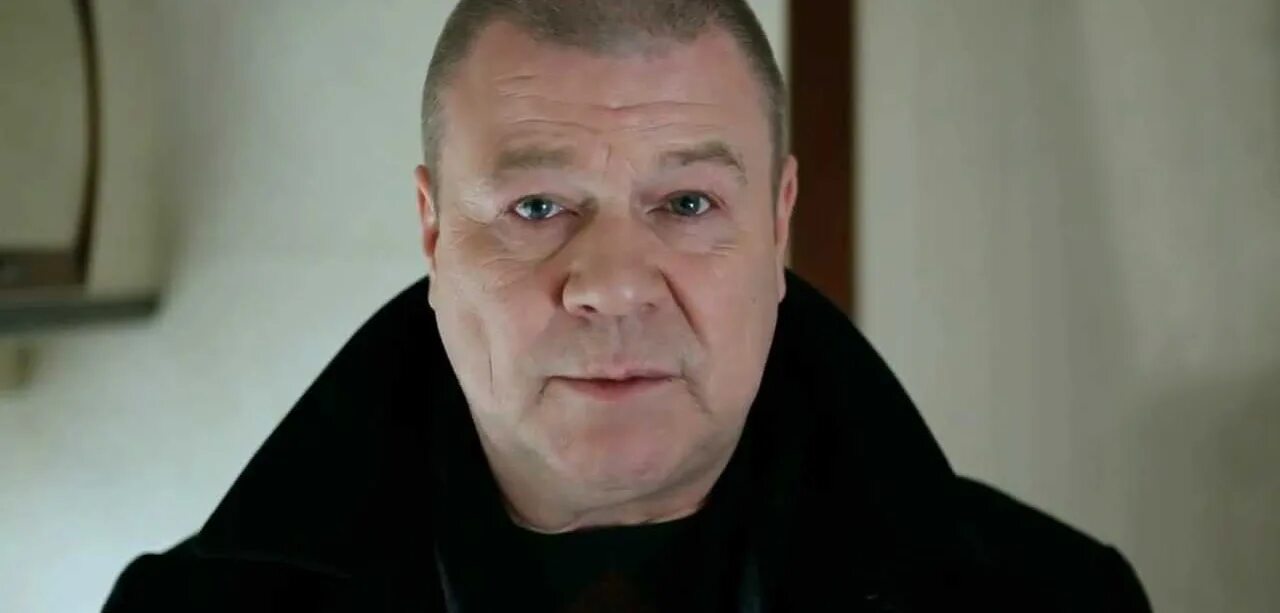 кто играл улицы разбитых