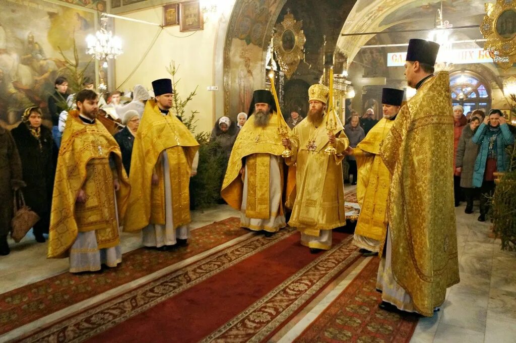 Великий пост храм христа спасителя. Клирики храма. Храм служба в 10. Архиерейская служба объявление. Храм служба в 10.