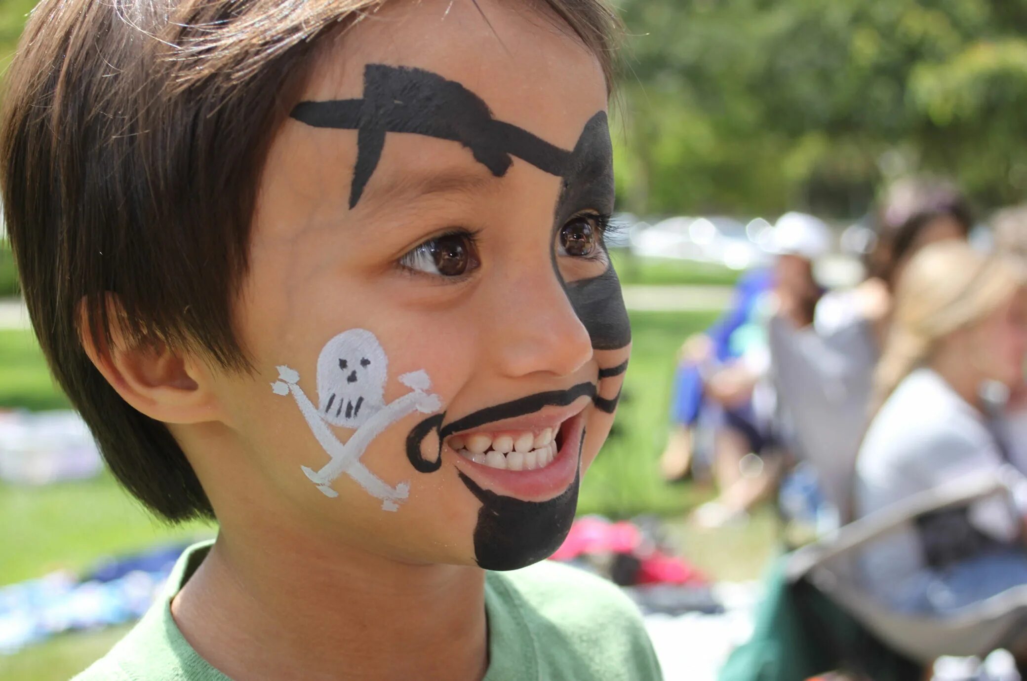 Face paint перевод. Аквагрим пират для мальчика. Макияж пирата для мальчика. Пиратский грим для детей. Пиратский аквагрим.