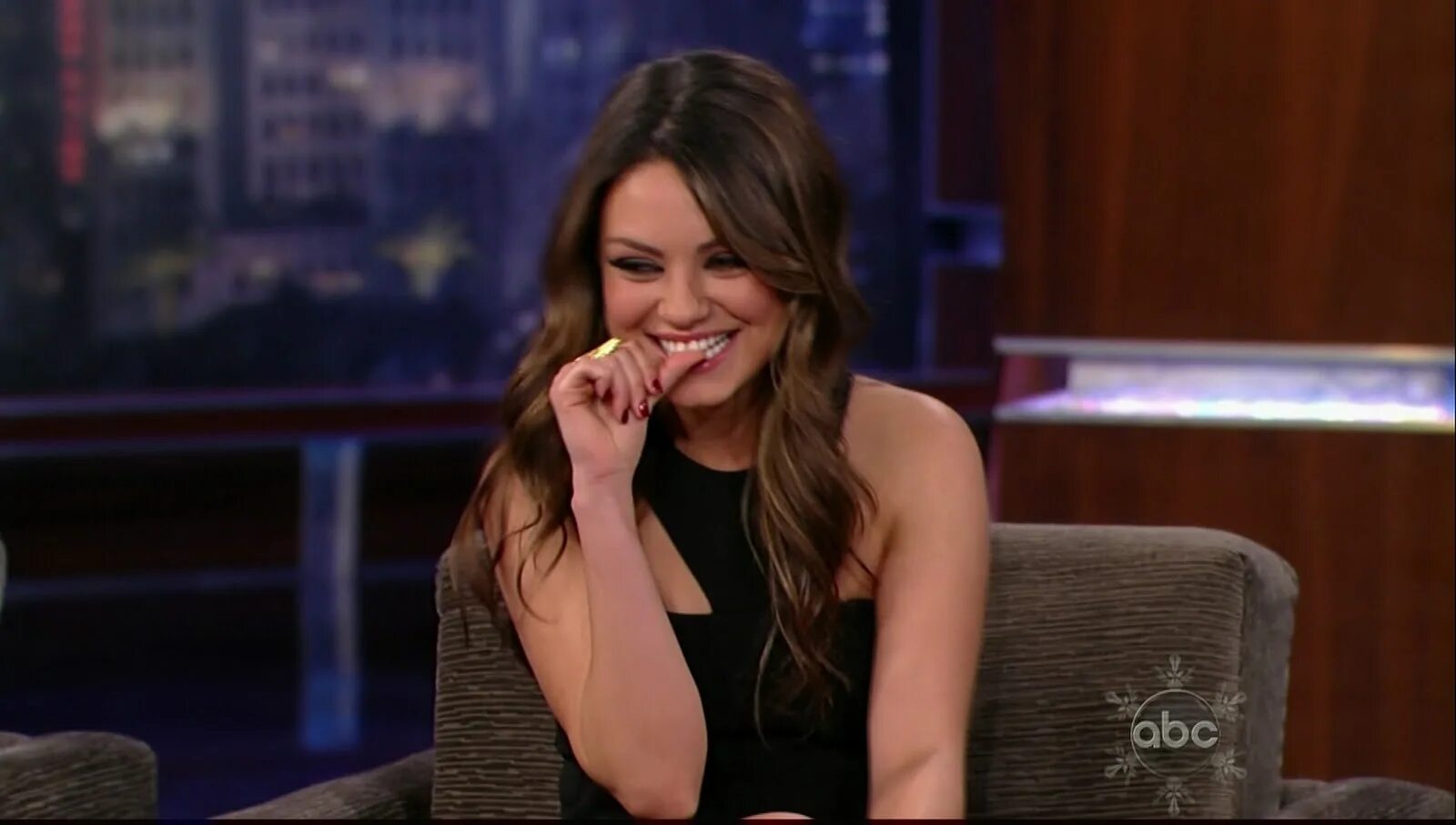 Гифка улыбка девушки. Гифки девушки смеются. Дженнифер лав хьюитт горячие гиф. Классные гифки. Кейт аптон gif.