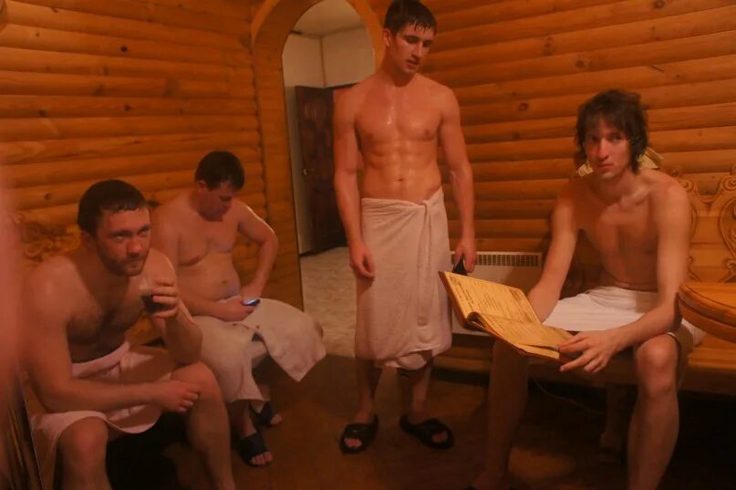 Общественная мужская баня. Пацаны в сауне. Русские молодые парни в бане. Школьники в бане.