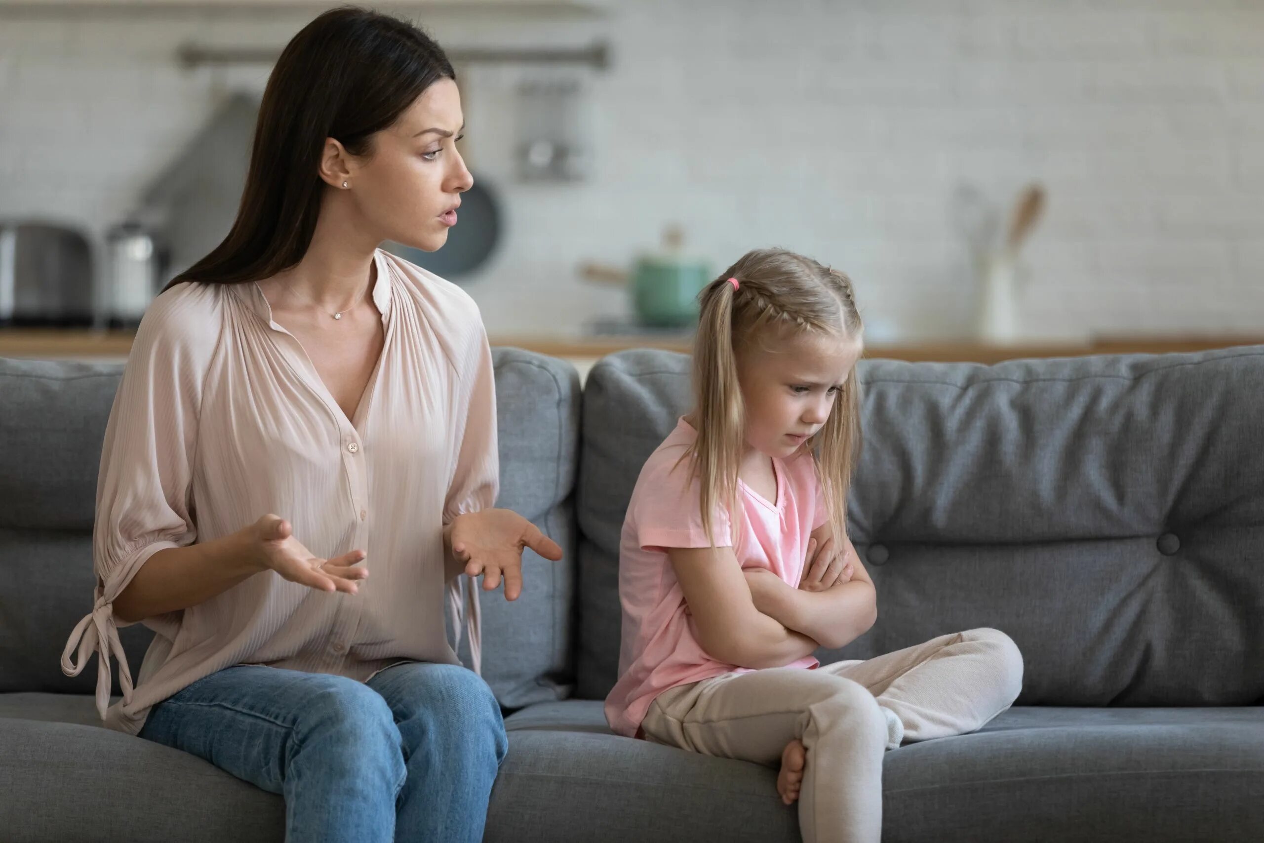 She watched her daughter. Упрямая девушка. Дочь расстроена. Упрямая мама. Самая строгая мама в мире.