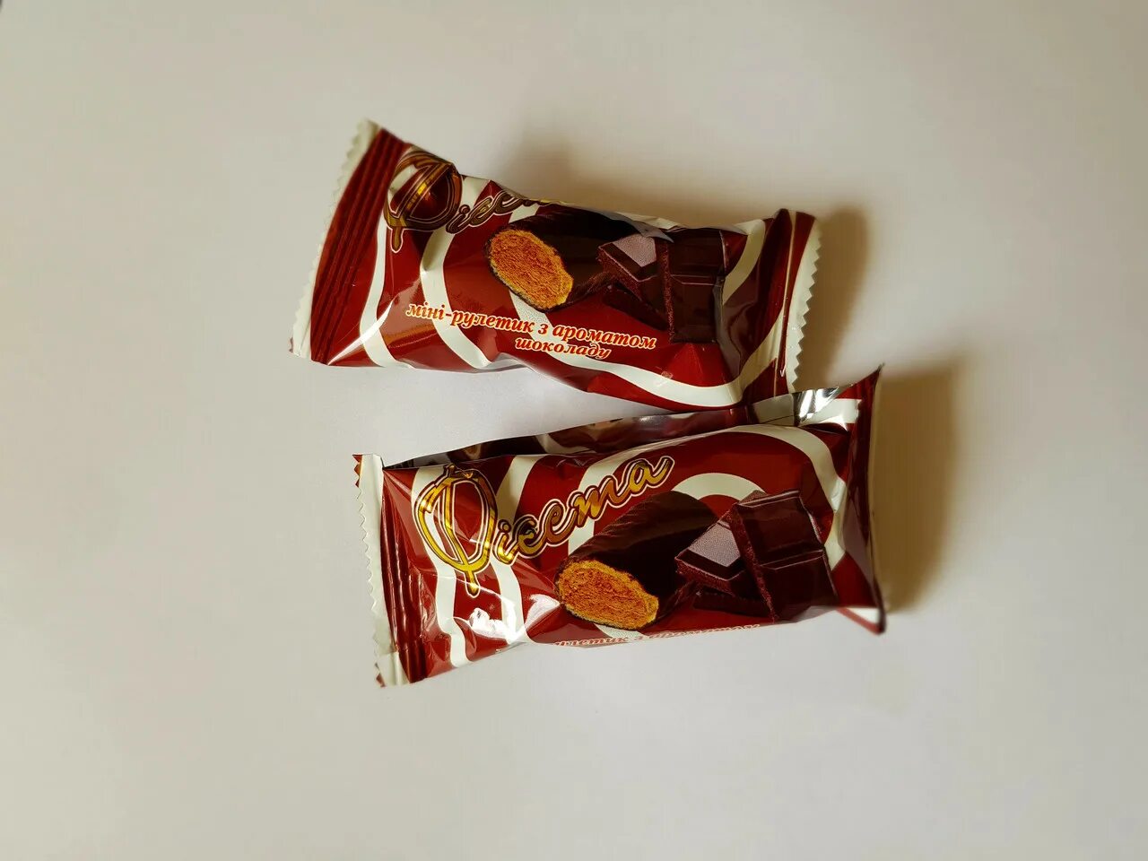Конфетки со вкусом зеленого яблока. Конфеты зубренок белорусские. Шоколадные батончики некондиция. Конфеты облачко савинов. Шоколадные конфеты ozera с вишней.