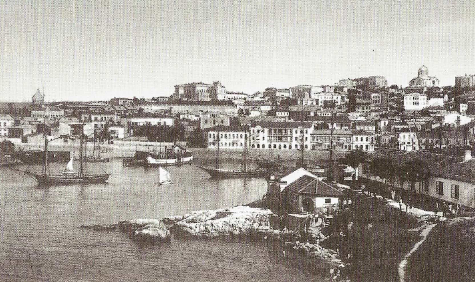 Создание севастополя. Мемориал победы севастополь. Памятник затонувшим кораблям в севастополе. Город севастополь 2022. Крым севастополь.