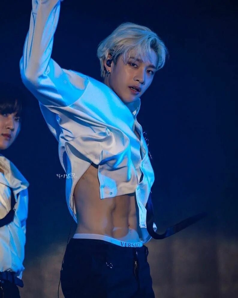 Ban hot. Бан семь смертных грехов манга. Ban hot. Бан чан stray kids 2021. Бан семь смертных грехов.