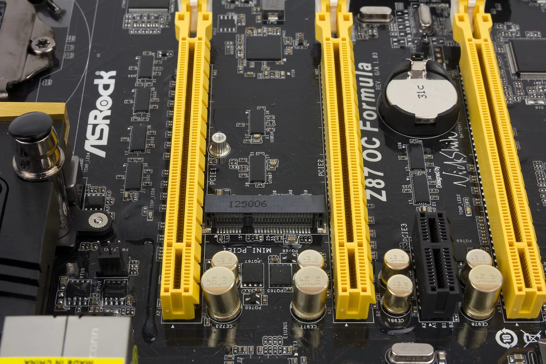 Слоты расширения PCI-Express x16. Разъем PCI Express x16 на материнской. Материнская плата слот PCI Express. Слот PCI Express x16. Psi платы