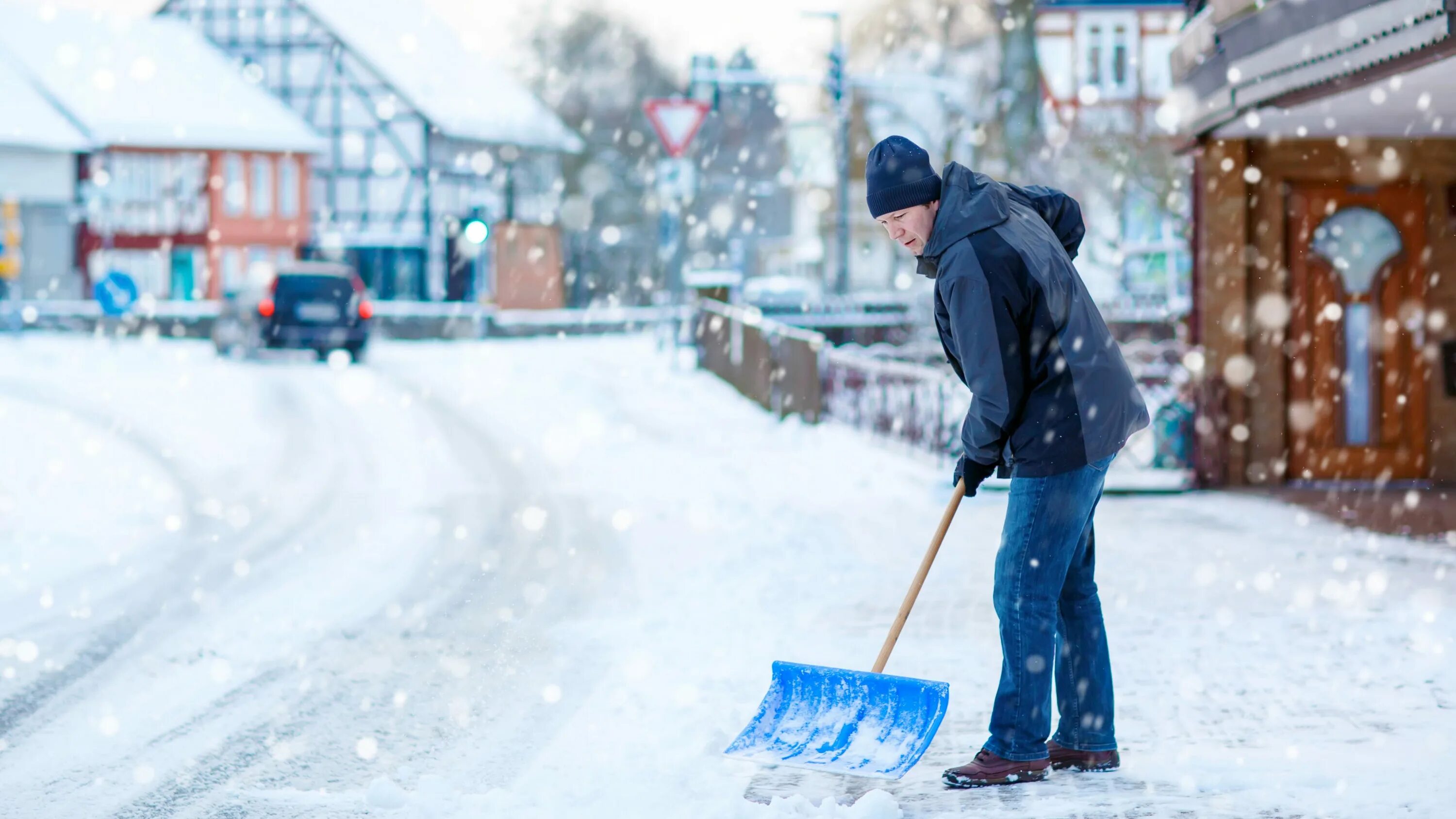 Уборка снега. Строители зимой. Snow snow snow work. "людный снежный пейзаж". Уборкака снега.
