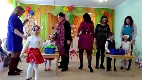 Родители на утреннике в детском