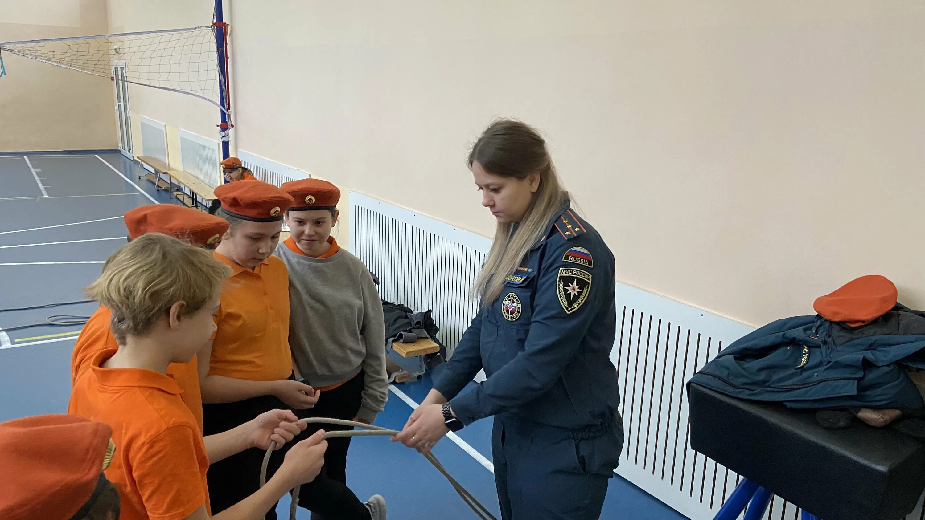 Пожарное спасательное дело. Пожарно спасательное дело. Спасатель МЧС. Кадеты МЧС В Санкт-Петербурге. Спасатели МЧС России.