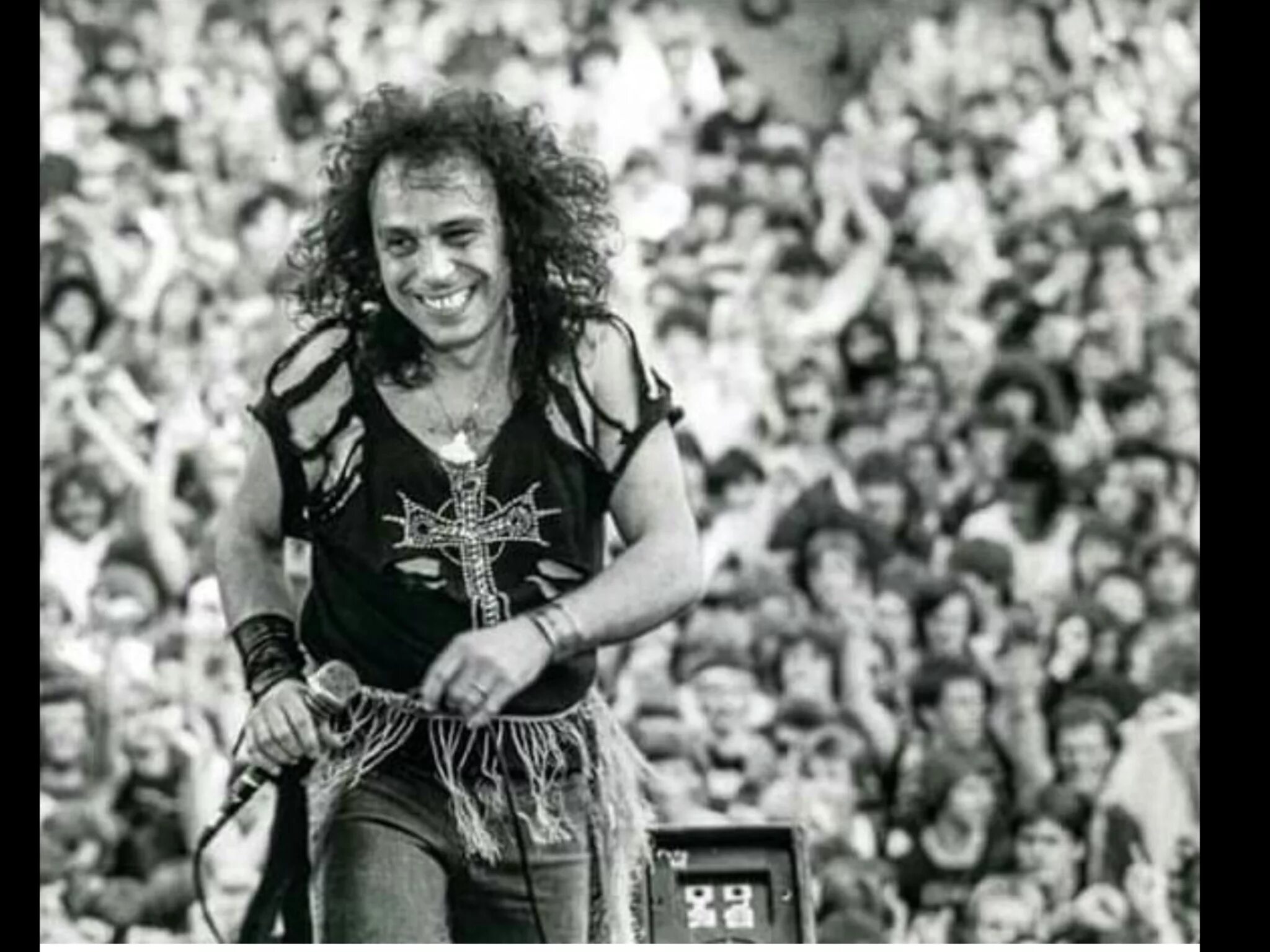 James dio. Ronnie James Dio молодой. Ronnie James Dio в молодости.