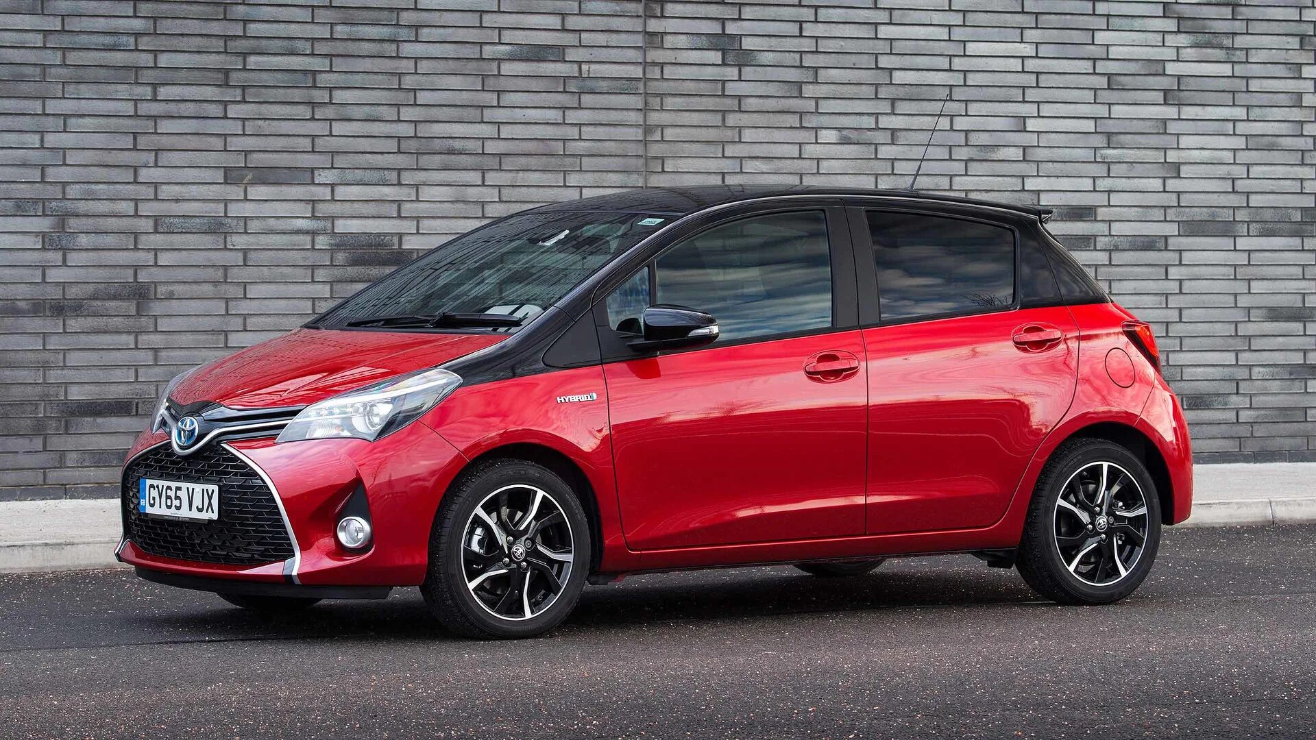 Toyota Yaris 2017. Toyota компактный хэтчбек. Toyota Yaris lateral. Toyota Yaris Япония.