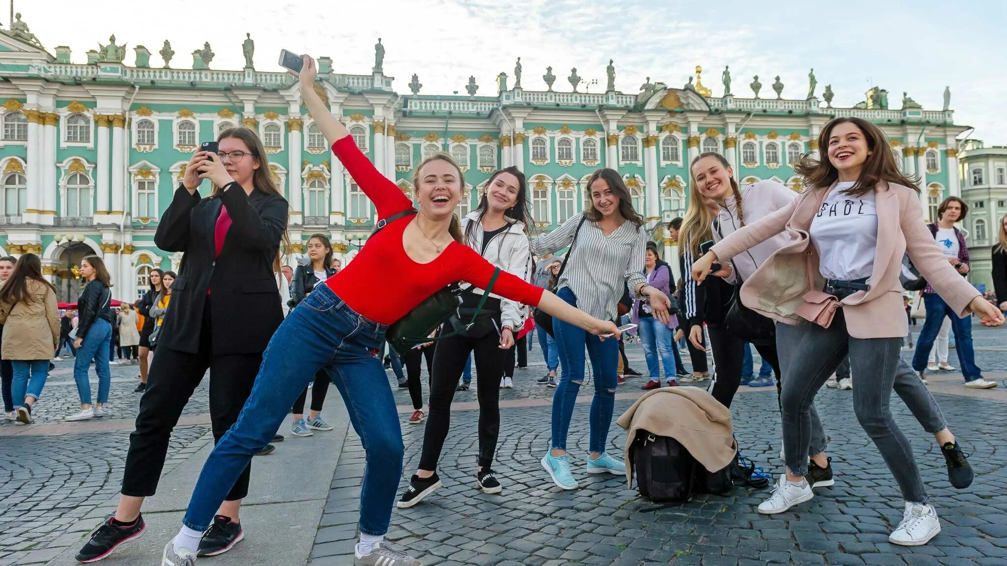 Фестиваль «столица водного туризма. Куда сходить в петербурге в выходные. Львы на банковском мосту в санкт-петербурге. С праздником выпускники. Семья в питере экскурсия с детьми.