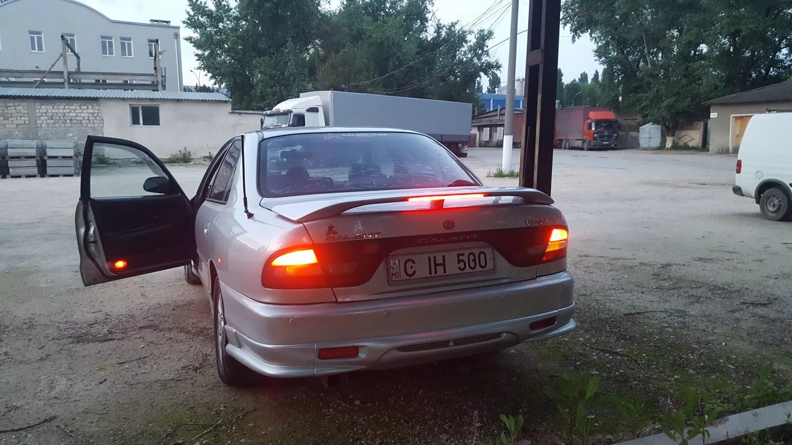 Галант сигнал. Спойлер на митсубиси галант 7. mitsubishi galant 8 спойлер сток. спойлер на галант 7ливбэк.