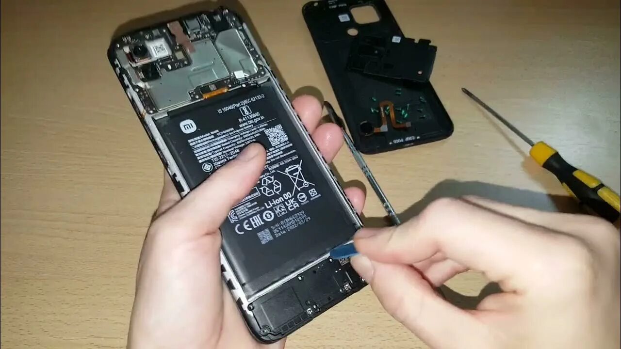 Как разобрать корпус смартфона Как заменить заднюю крышку Huawei P9 lite