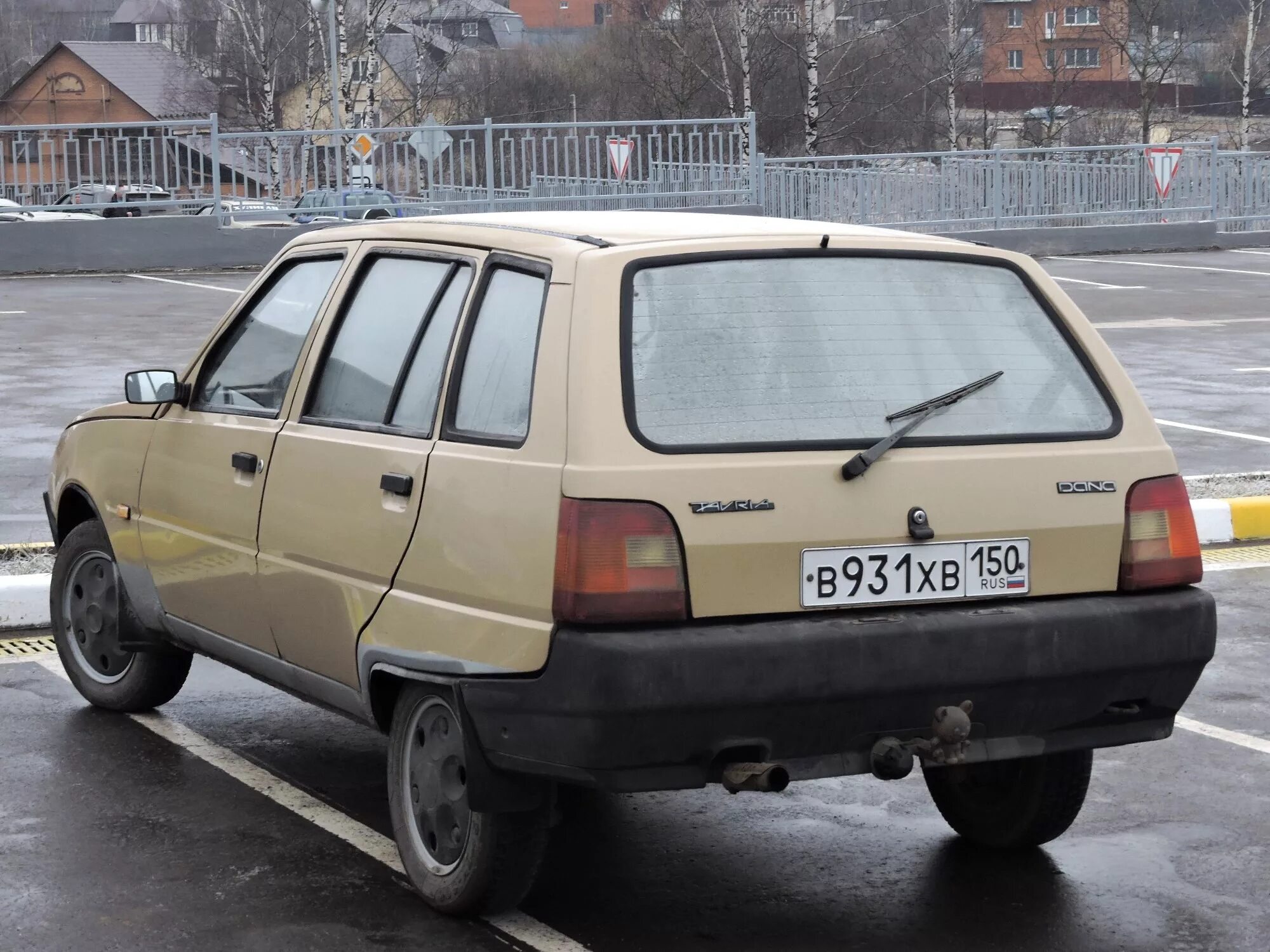 Таврия льготы. ЗАЗ-1105 Таврия. ЗАЗ 1105. ЗАЗ-1102 универсал.