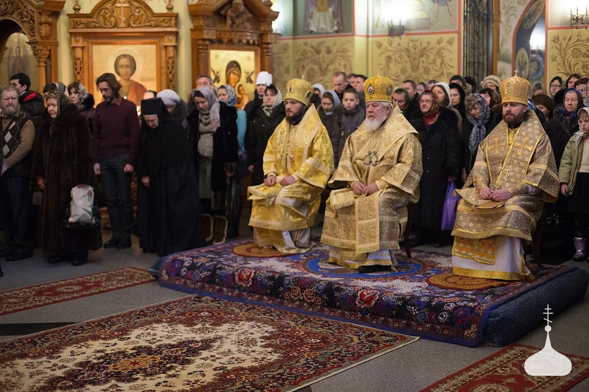 Кинельская епархия сайт. Кинель епархия. Архиерейское богослужение в Никольском соборе Сатка 1 апреля 2022. Архиерейская служба. Женский монастырь Арсеньевской епархии.