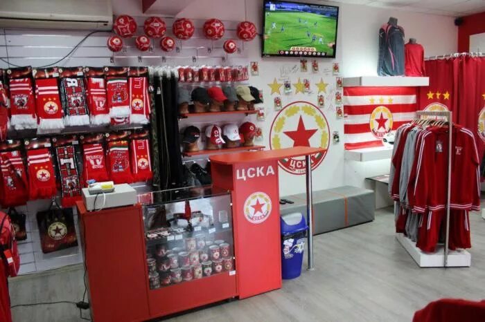 футбольная фанатская атрибутика. новая форма барселоны 22-23. магазин с футбольной атрибутикой симферополь. футбольная атрибутика брянск. стеллаж для футбольных шарфов.