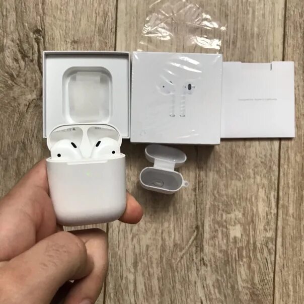 Когда выходят airpods 2. Air pods 2 Lux. Комплектация Эйр подс 2. Air pods Pro 2 Lux. Разъем для зарядки айр подс про 2 на кейсе.