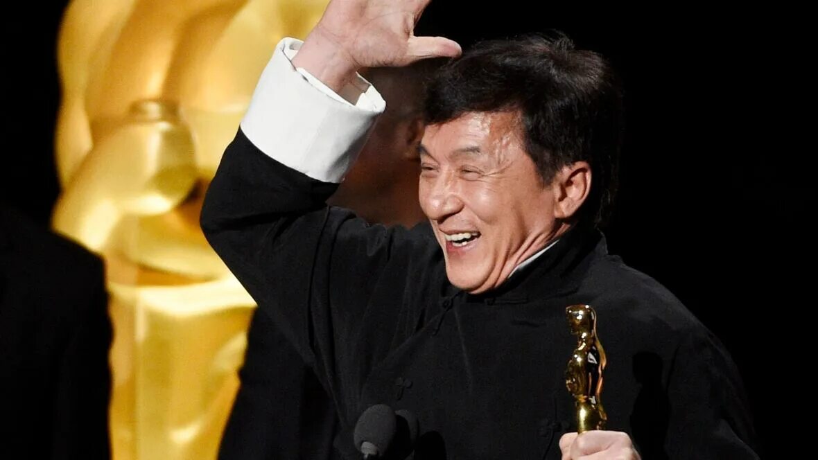 джеки чан на премии оскар. джеки чан награды. джеки чан премии. джеки чан фото. джеки чан оскар.