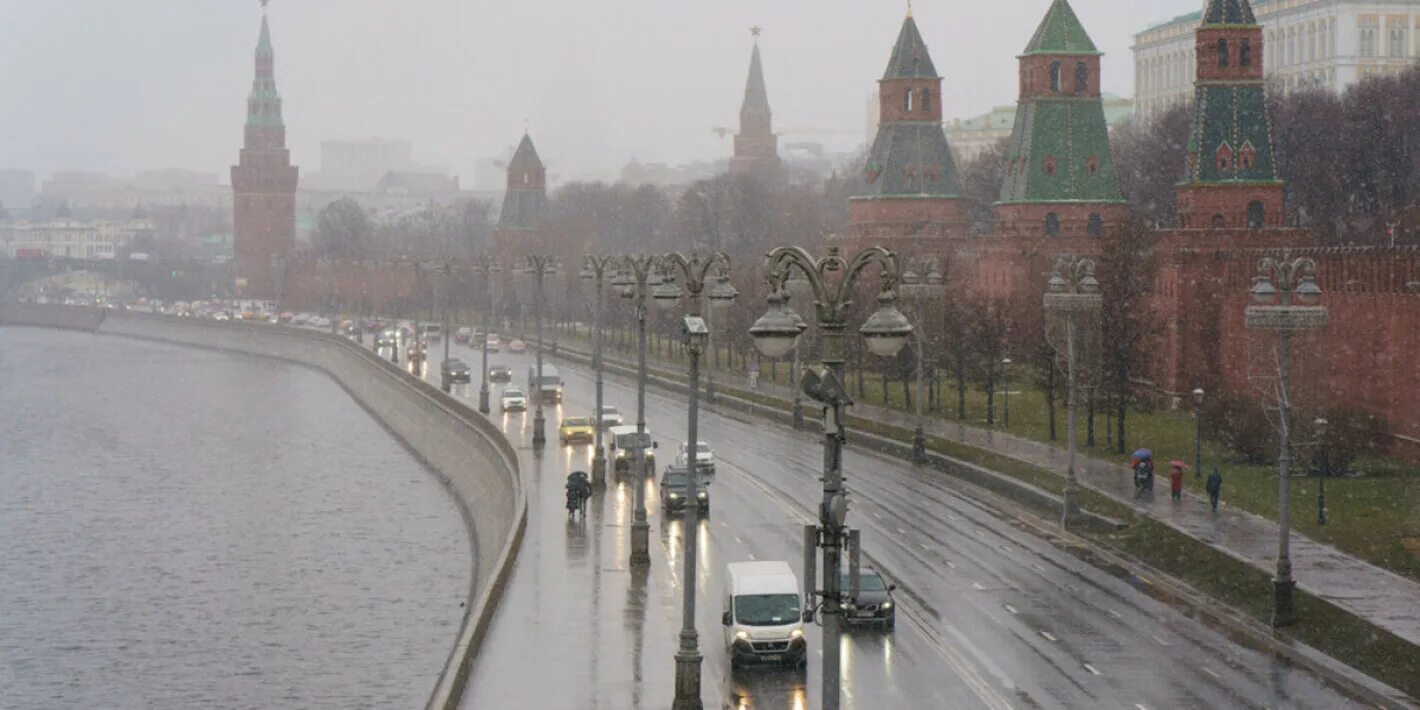 Дождь в Москве. Москва пасмурно. Кремль Москва дождь.