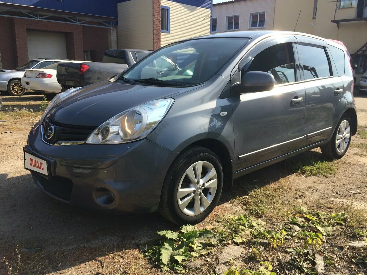 Nissan note 2011. Ниссан ноут 2011 года. Ниссан ноут 2011 Рестайлинг. Nissan Note 2011 1.6.