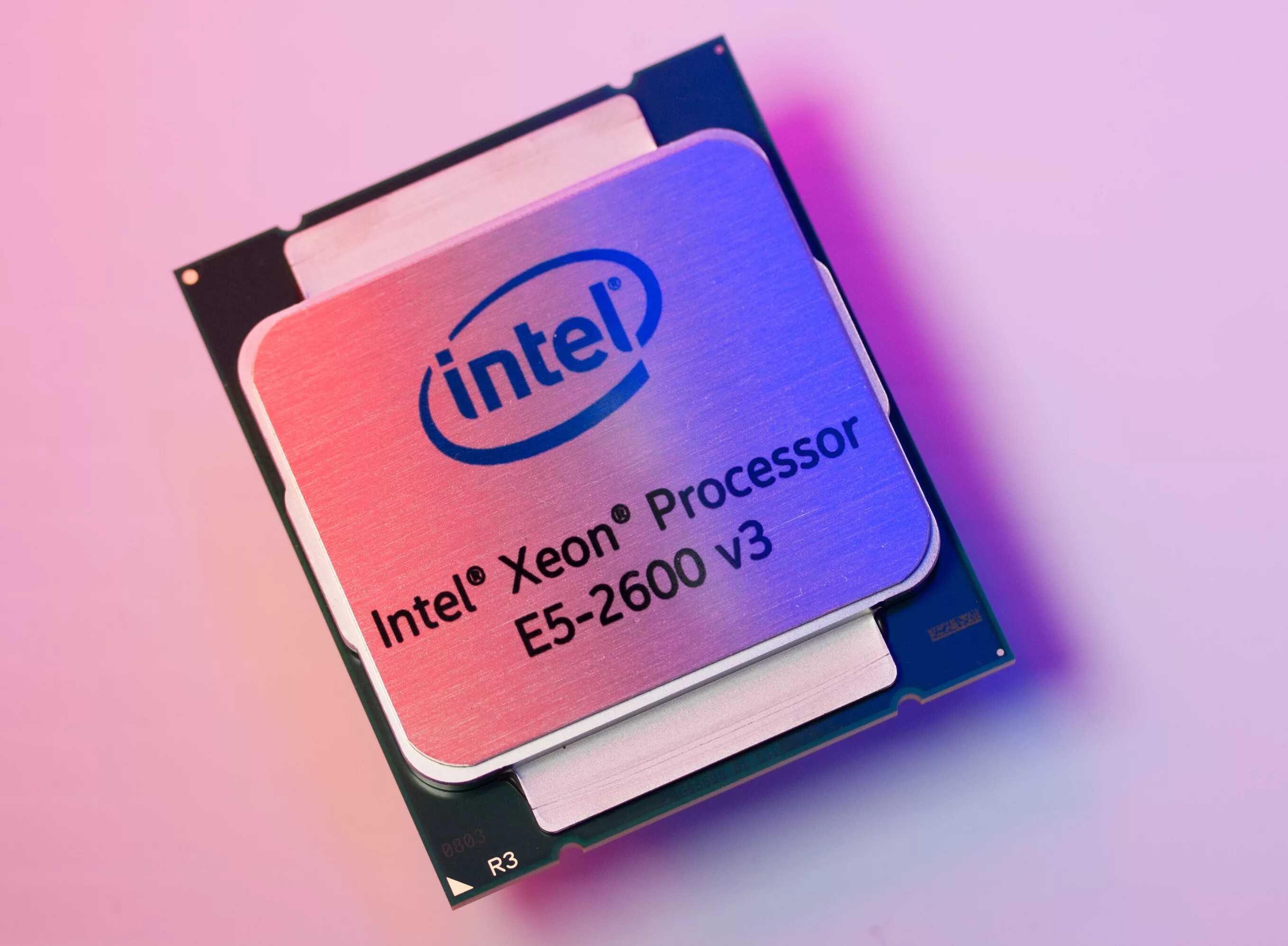 Интел система. Процессор Интел ксеон. Процессор Intel Xeon e5 2678 v3. Intel Xeon e5-2600 v2. Intel Xeon e5 v3.