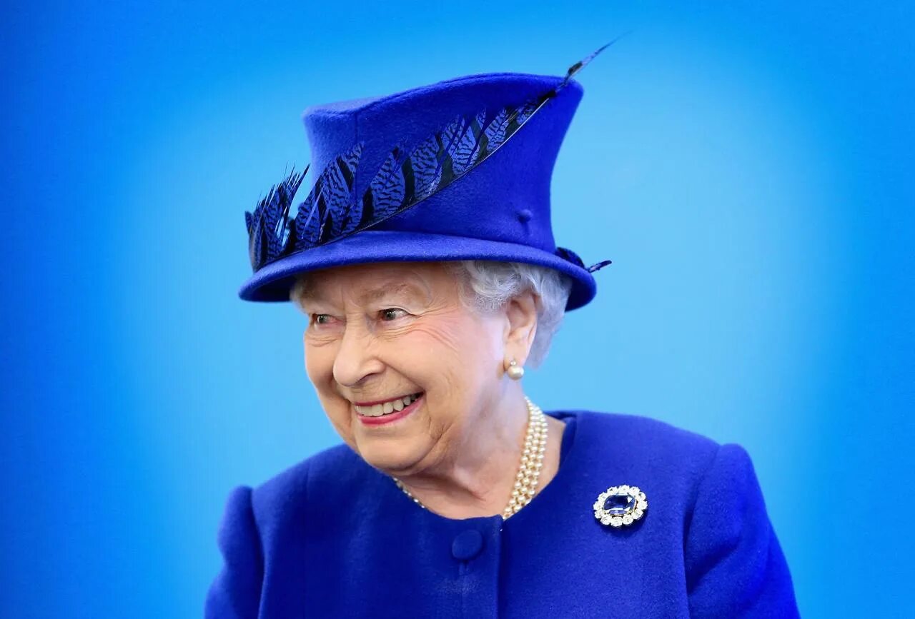 Queen elizabeth 2022. Букет тюльпанов. Самая уважаемая женщина. Самая уважаемая женщина. Поздравление с международным женским днем.