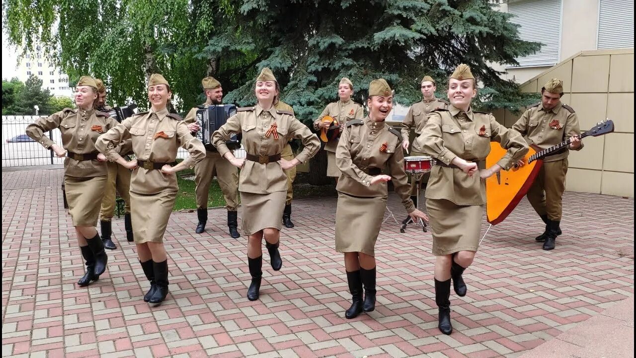 12 декабря группа войск. Ансамбль песни и танца Легенда. Военные куплеты. Танцы ансамбля Легенда. Военные частушки.