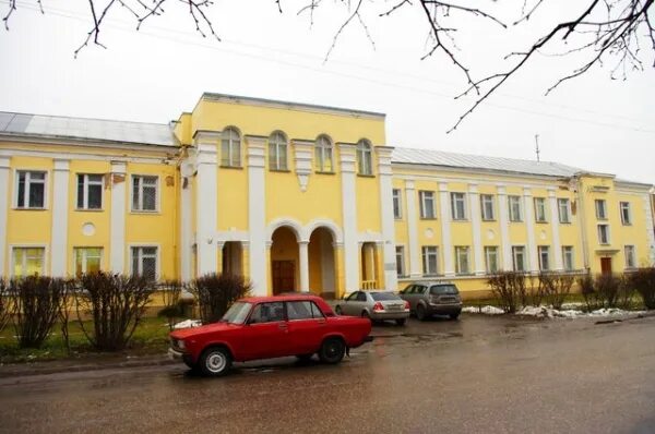 Вышневолоцкий колледж вышний волочек. Вышневолоцкий колледж вышний волочек. Вышневолоцкий колледж общежитие. Колледж вышний волочек 1940. Вышний волочек колледж.