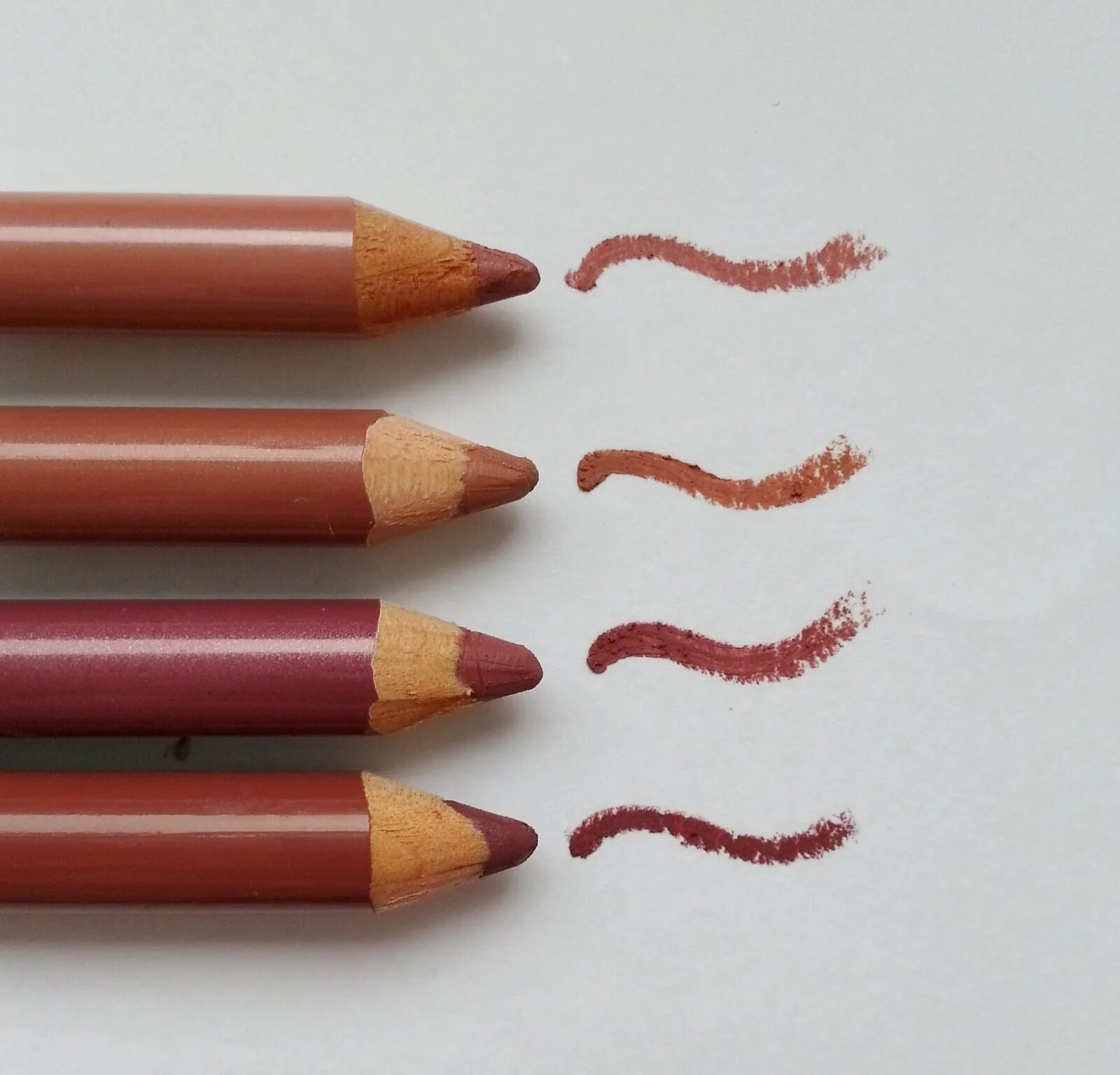 Катрис карандаш для губ красный. Catrice Rosewood Lip Liner. Catrice карандаш для губ Longlasting Lip Pencil. Помада карандаш 004 Rosewood.