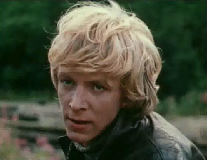 нам здесь жить 1982. нам здесь жить 1982. эмблемы советского кино. 1982 сериал. нам здесь жить 1982.