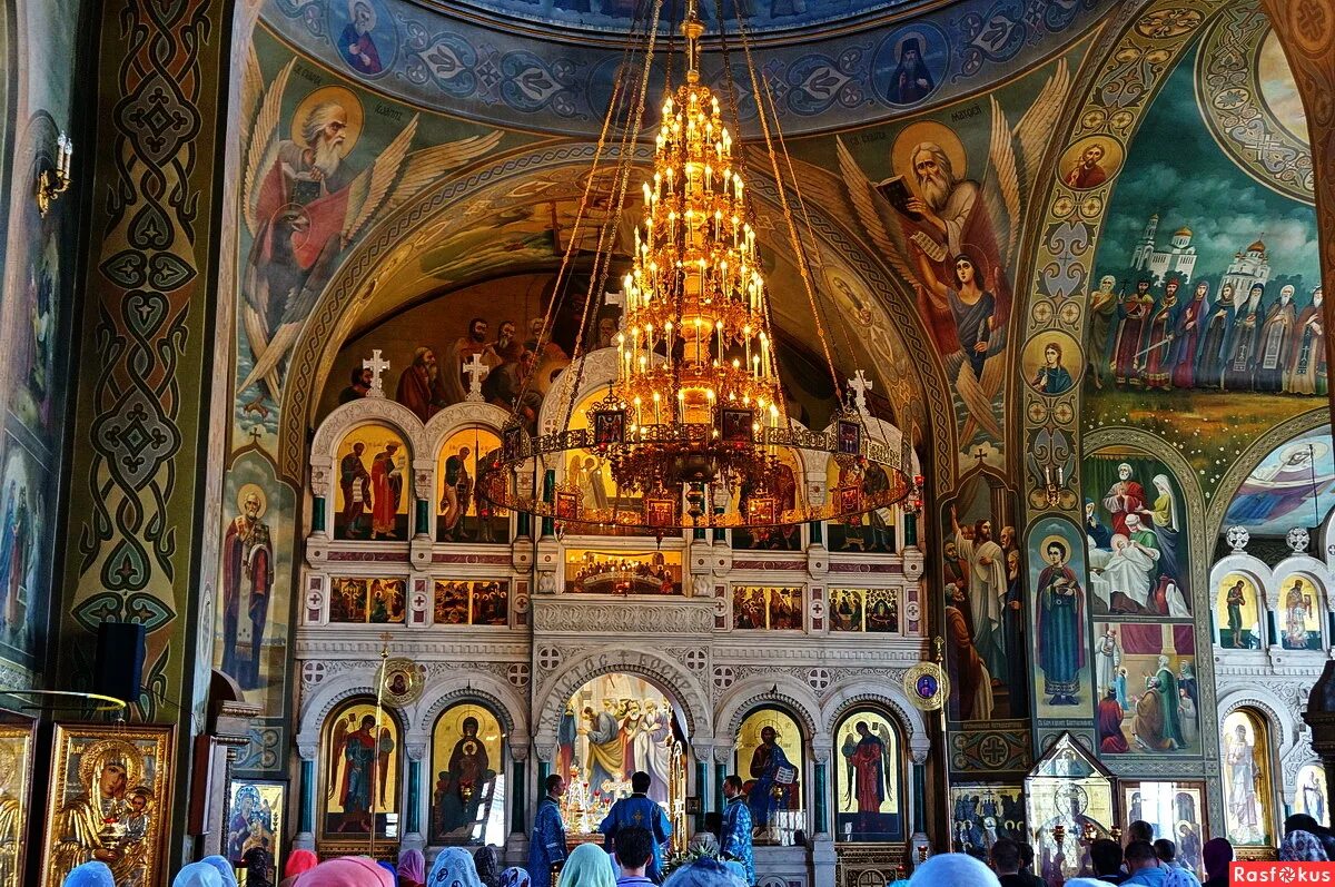 К чему снится что горит церковь. К чему снится что горит церковь. Горящая католическая церковь. Крест на пепелище. Церковь в огне.