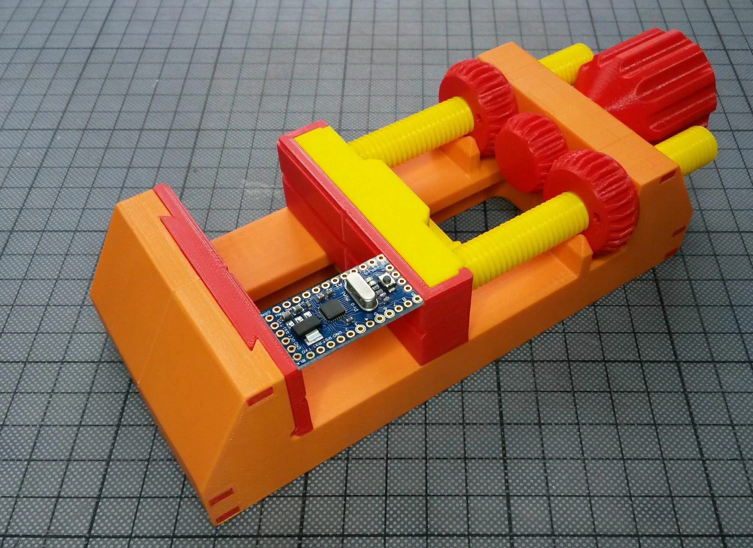 3 д модели для 3д принтера. Тиски на 3d принтере thingiverse. кондуктор 3d printer model. модель тисков для 3d принтера. инструменты напечатанные на 3d принтере.