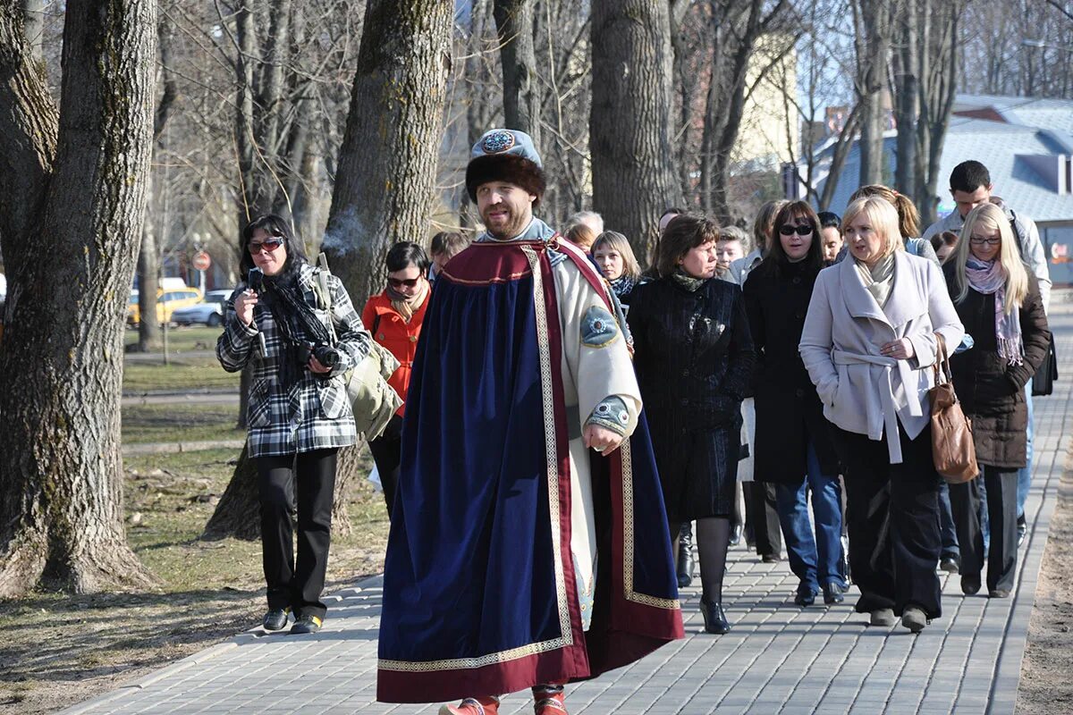 Население великого новгорода 2024. Экскурсии Великий Новгород Сбыслав. Посадник Сбыслав Великий Новгород. Великий Новгород экскурсии.