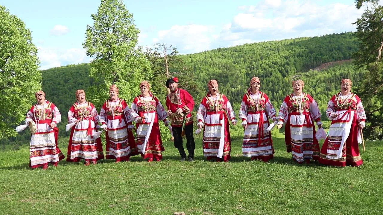 Зоренька зарница зорюшка зоркий зарянка. Ансамбль зорюшка. Костюмы ансамбля Веретенце. Народный ансамбль Тарусские зори. Ой Заря ты зорюшка.