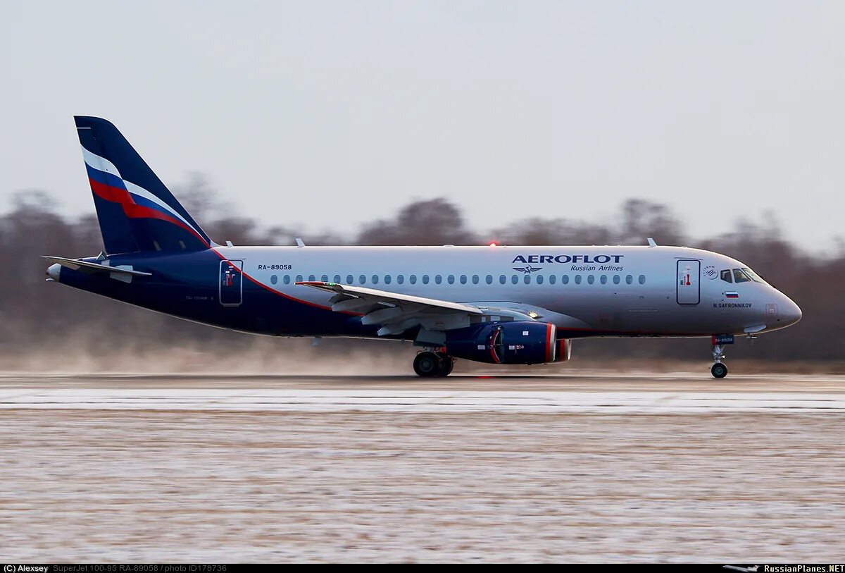 Авиакомпания аэрофлот суперджет 100. Sukhoi superjet 100 аэрофлот. Авиакомпания аэрофлот суперджет 100. Сухой суперджет 100 аэрофлот. Ra-89032.