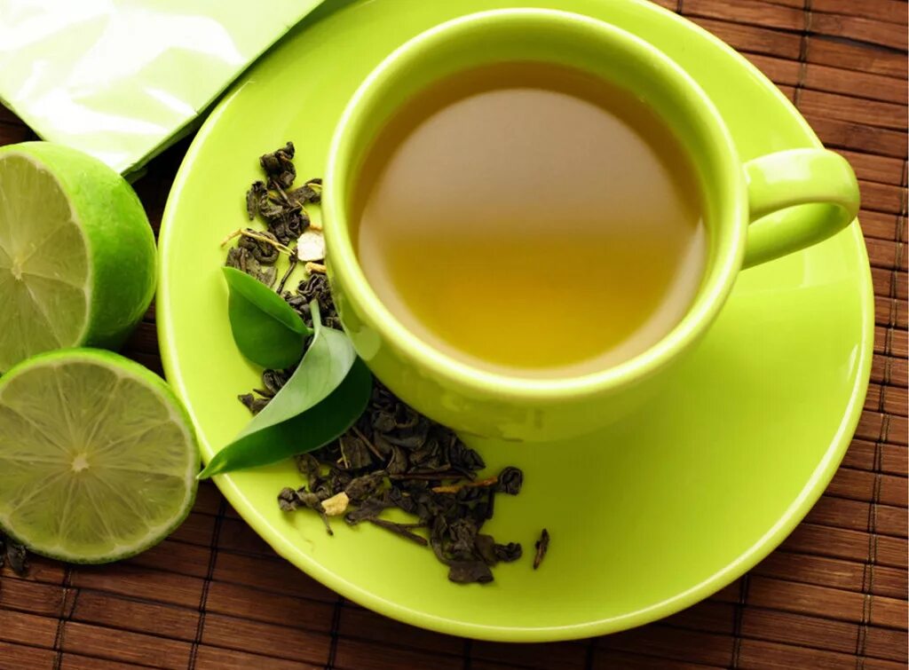 Лайм в чай. Зеленый чай Green Tea. Чашка зеленого чая. Кружка чай. Кружка с зеленым чаем.