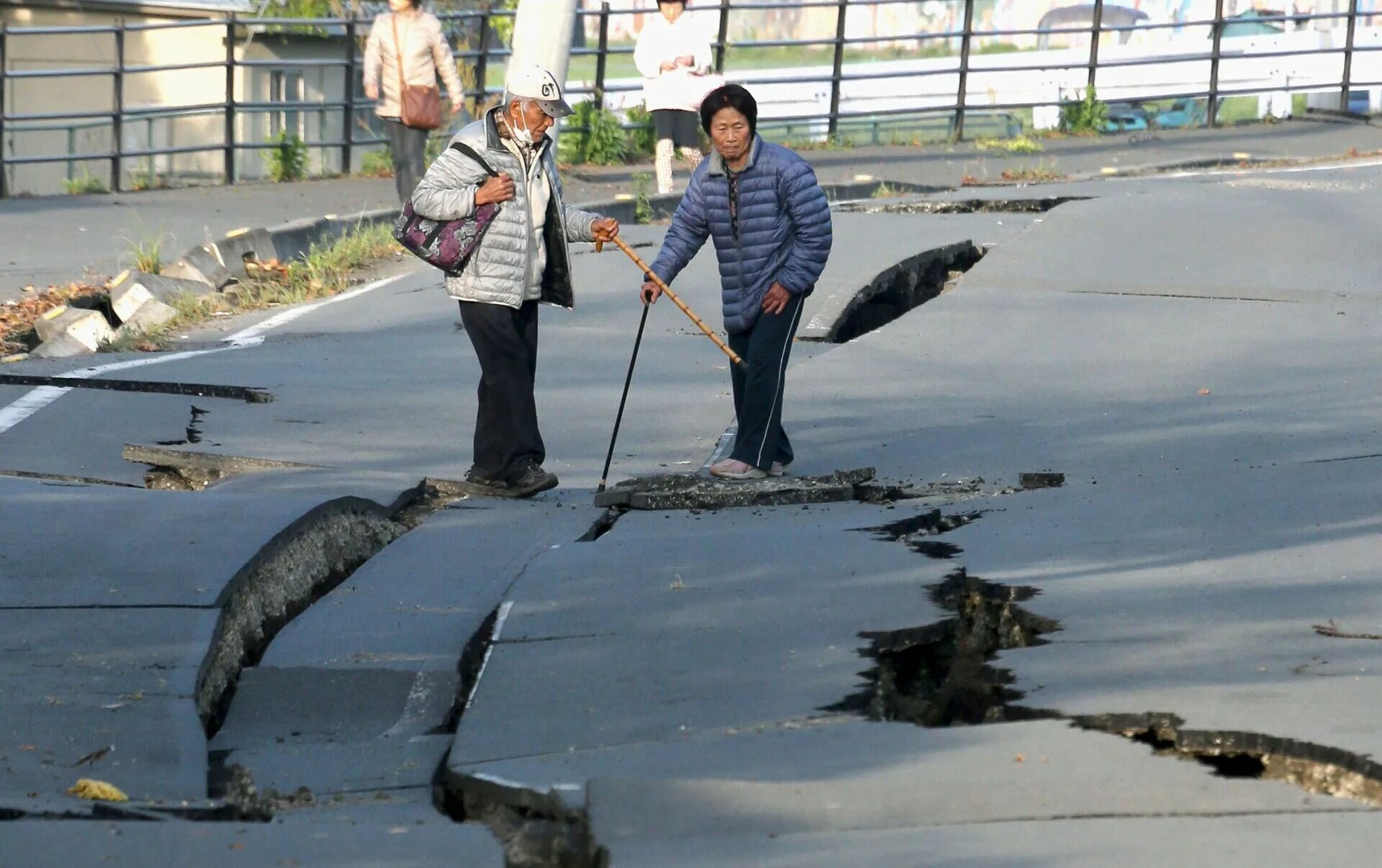 Землетрясение в Японии 2011. Землетрясение в Японии. Катаклизмы в Японии. Природные катаклизмы в Японии.