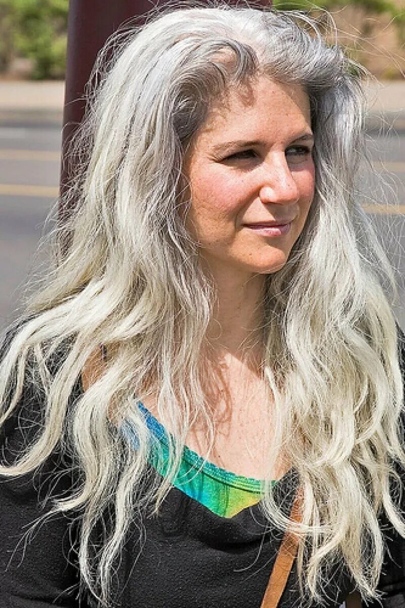 Преждевременное поседение волос. Turning grey. Turned grey. Седые пряди на темных волосах. Turned grey.