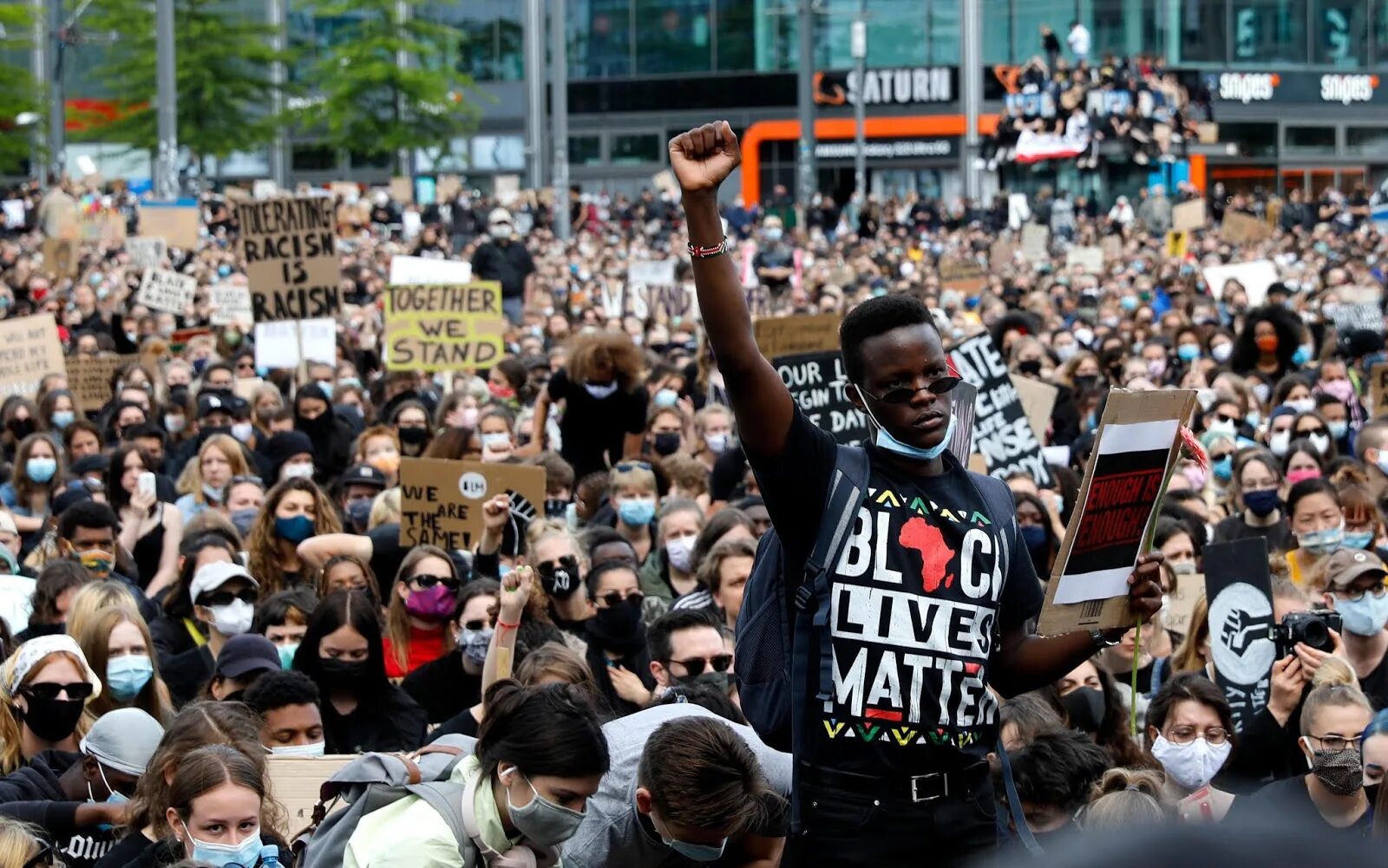 Protest against. Black Lives matter в Германии. Америка Black Lives matter. Черный расизм в США. Расисты в США.