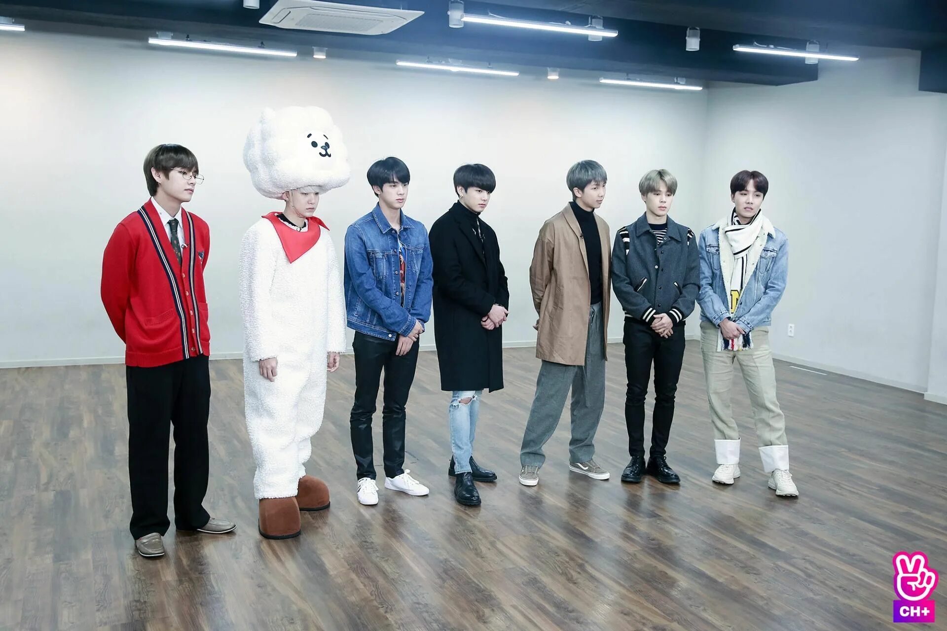 Bts run. Run bts ep 43. ран бтс 2015. чингачгук bts. run bts шоу.