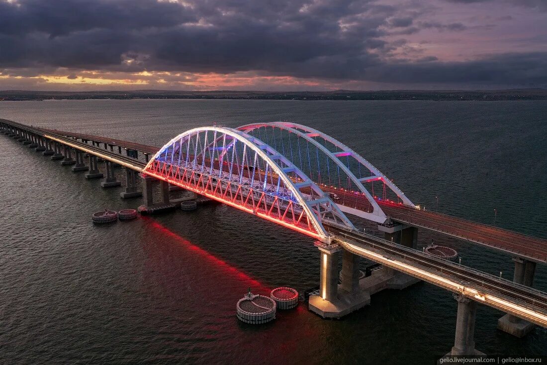 Выбери название моста через пролив. Крымский мост. крымский мост через керченский пролив. крымский мост вантовый. крымский мост автодорожный.