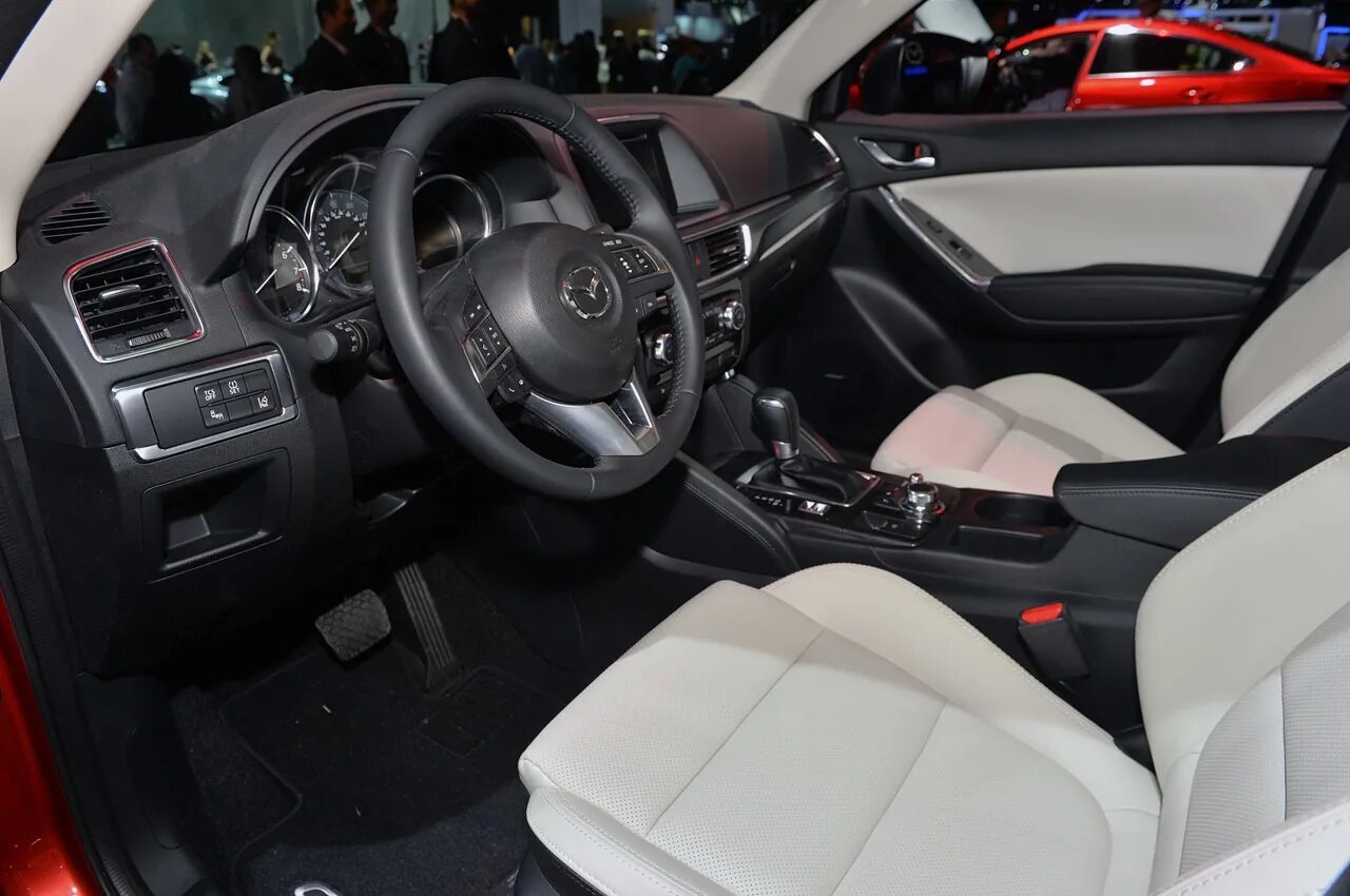 Сх 5 механика. Mazda CX 5 2014 салон. Mazda CX 5 салон. Mazda CX 5 2015 салон. Mazda CX 5 2016 салон.