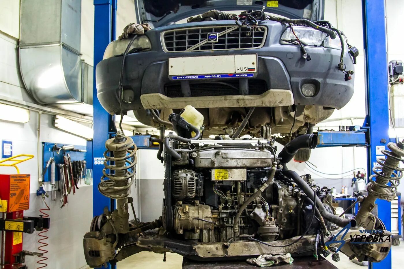 Volvo xc70 двигатель. Снятие двигателя. Замена двигателя. Замена двигателя автомобиля.