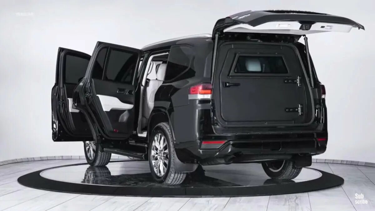 Toyota land cruiser 200 2016. Бронированный крузак 300. Крузак 300 в броне. Ленд крузер 300 в пленке. Тойота ленд крузер 300 бронированный.